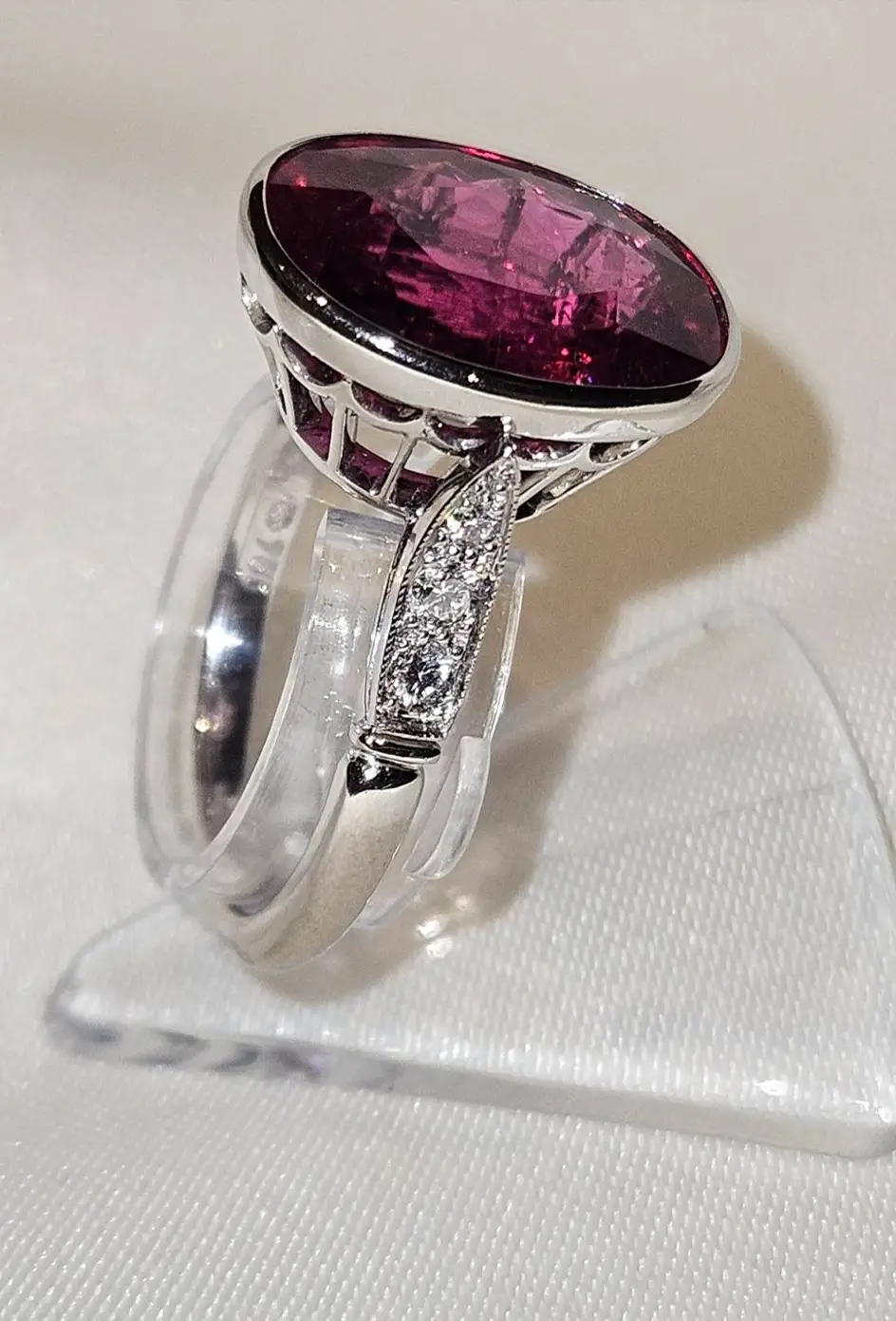 Rubbelit- Brillant- Rotgold-Ring